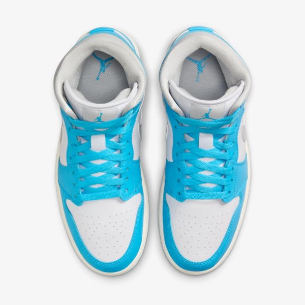 Женские кроссовки WMNS AIR JORDAN 1 MID