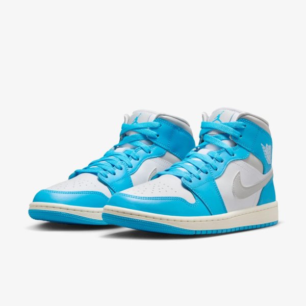 Женские кроссовки WMNS AIR JORDAN 1 MID