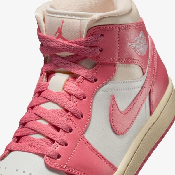 Жіночі кросівки AIR JORDAN 1 WMNS MID GUAVA ICE