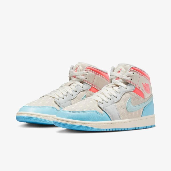 Жіночі кросівки WMNS AIR JORDAN 1 MID