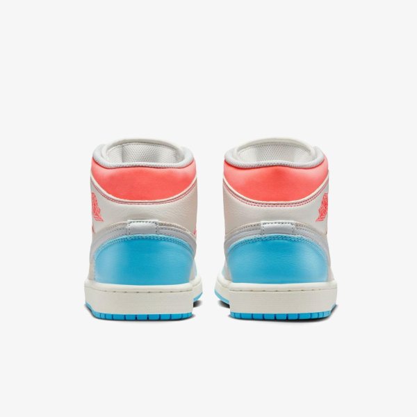 Жіночі кросівки WMNS AIR JORDAN 1 MID
