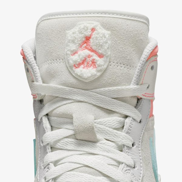 Жіночі кросівки WMNS AIR JORDAN 1 MID