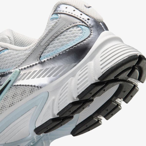 Жіночі кросівки NIKE V5 RNR SHOES