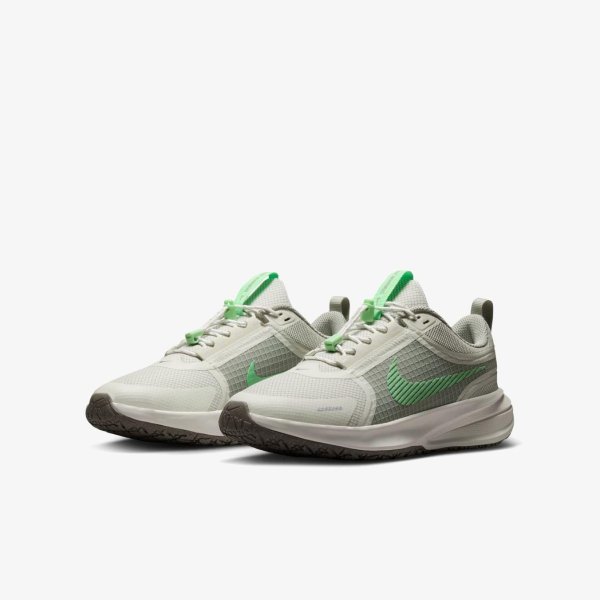 Дитячі кросівки NIKE STAR RUNNER UTILITY RUNNING SHOES (GS)
