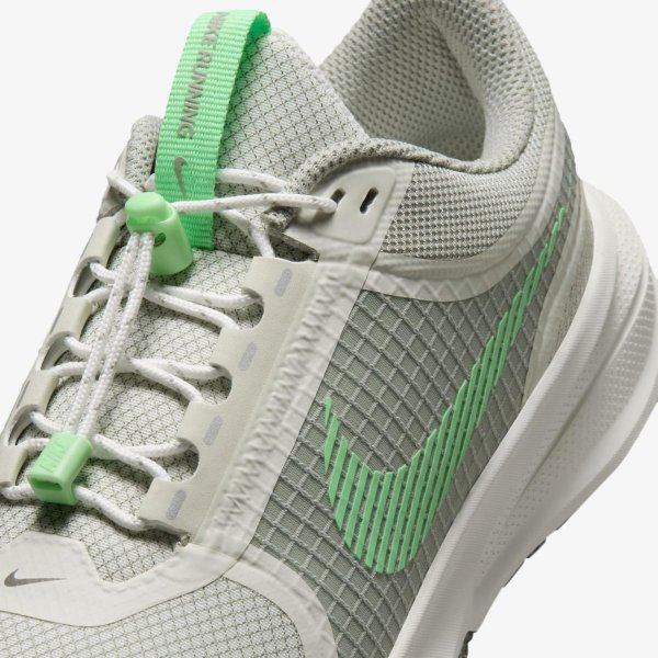 Дитячі кросівки NIKE STAR RUNNER UTILITY RUNNING SHOES (GS)