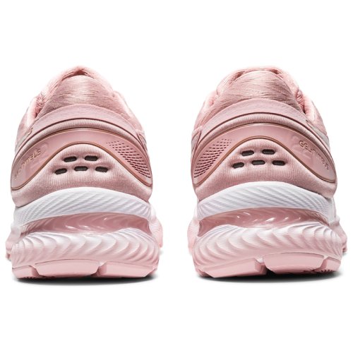 Бігові кросівки  Asics GEL-NIMBUS 22