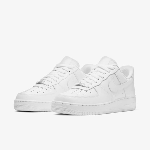Жіночі кросівки NIKE WMNS AIR FORCE 1 07