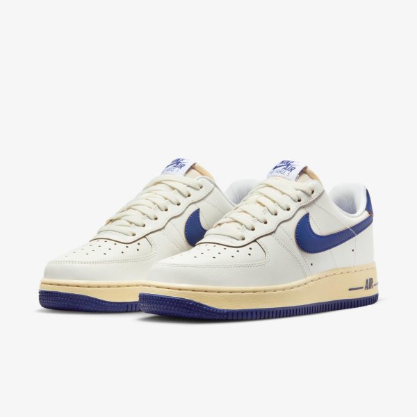 Жіночі кросівки NIKE WMNS AIR FORCE 1 07