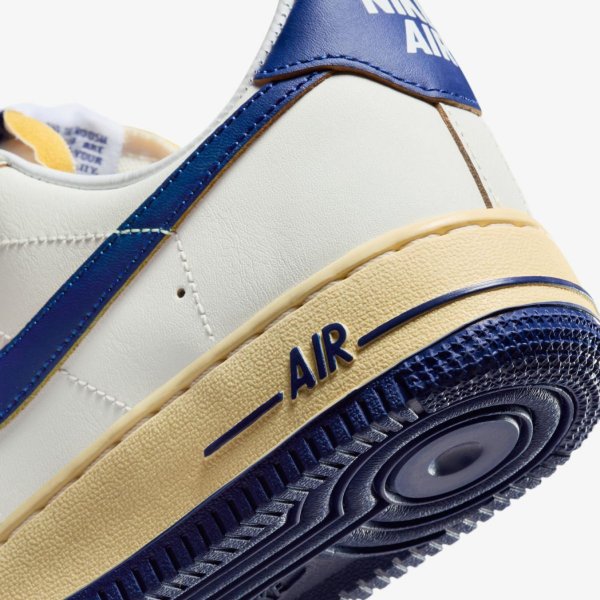 Жіночі кросівки NIKE WMNS AIR FORCE 1 07