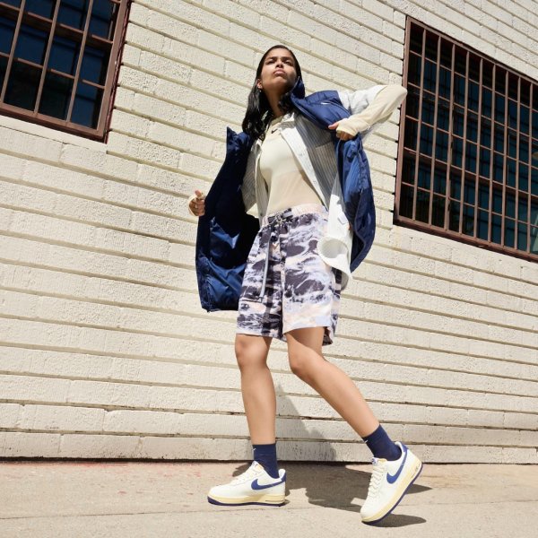 Жіночі кросівки NIKE WMNS AIR FORCE 1 07