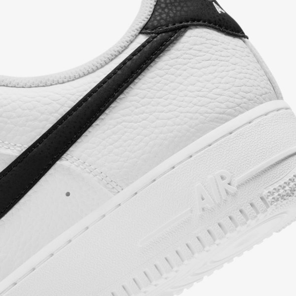Чоловічі кросівки NIKE AIR FORCE 1 07 WHITE / BLACK
