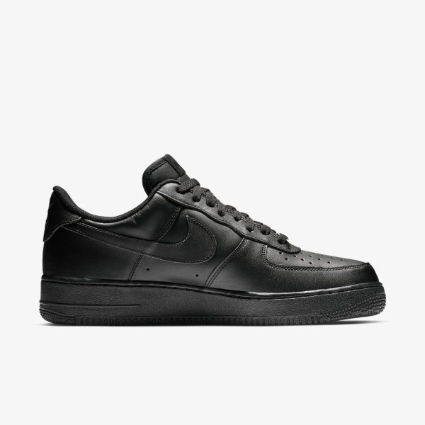 Чоловічі кросівки NIKE AIR FORCE 1 07