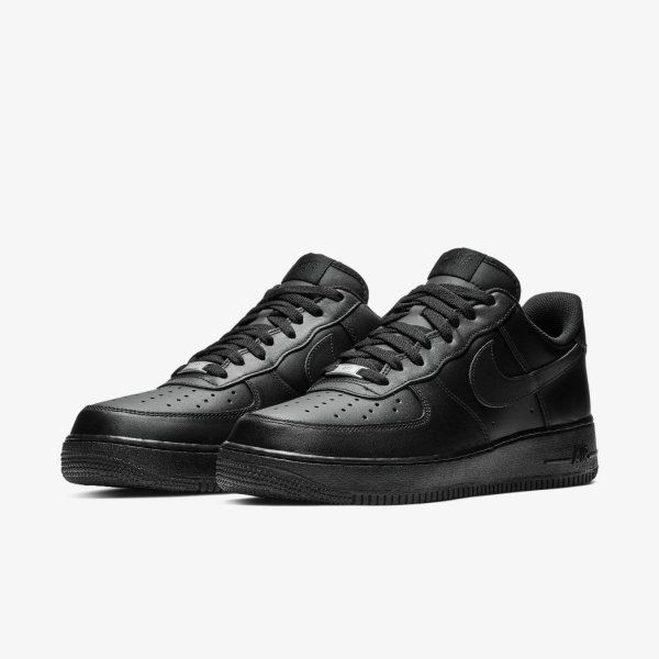 Чоловічі кросівки NIKE AIR FORCE 1 07