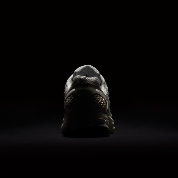 Чоловічі кросівки для бігу Nike Zoom Vomero 5 Sp