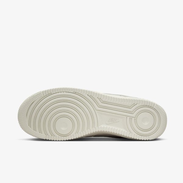 Жіночі кросівки NIKE WMNS AIR FORCE 1 LO PRM