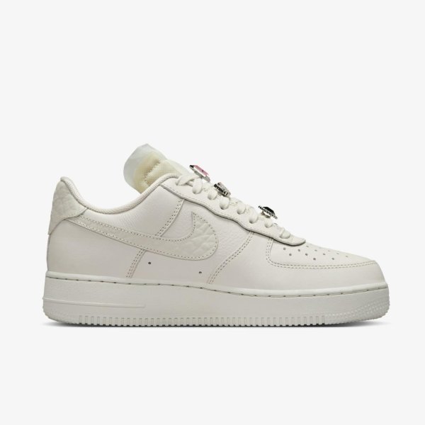 Жіночі кросівки NIKE WMNS AIR FORCE 1 LO PRM