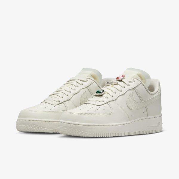 Жіночі кросівки NIKE WMNS AIR FORCE 1 LO PRM