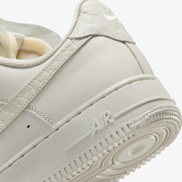 Жіночі кросівки NIKE WMNS AIR FORCE 1 LO PRM