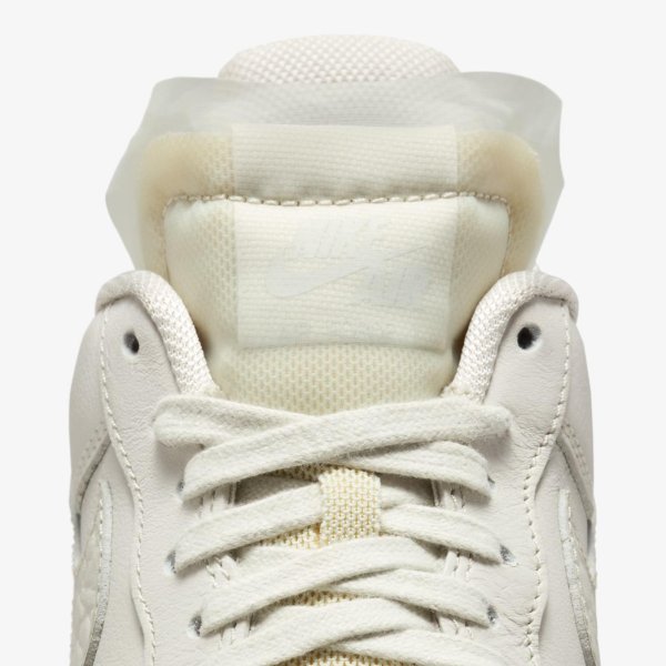 Жіночі кросівки NIKE WMNS AIR FORCE 1 LO PRM